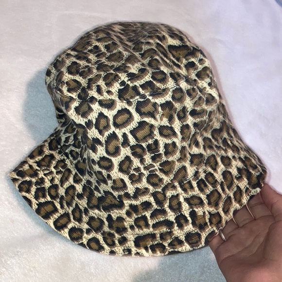 leopard bucket hat - Picture 2 of 2